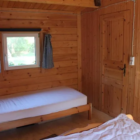 Haus-Seerobbe-Blockhaus-Im-Garten * Bojendorf